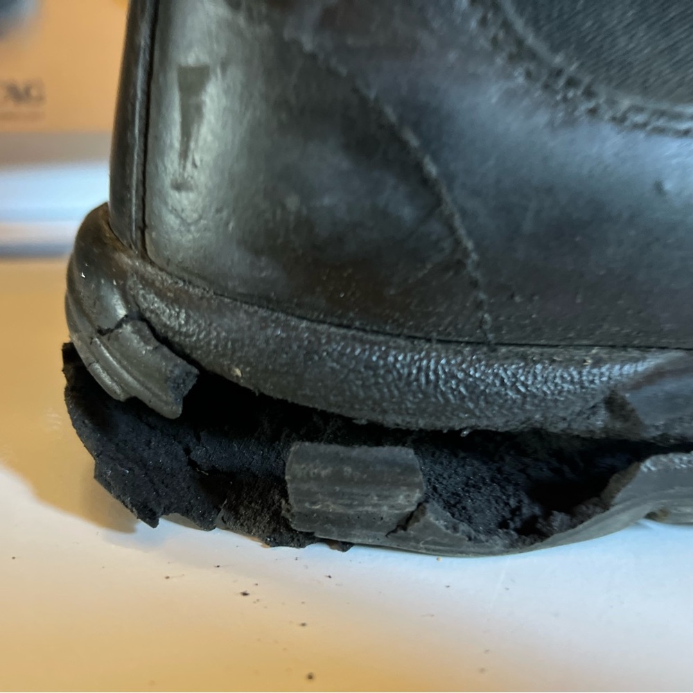 Blundstone CSA Approved Size 7.5 - Picture 8 of 8